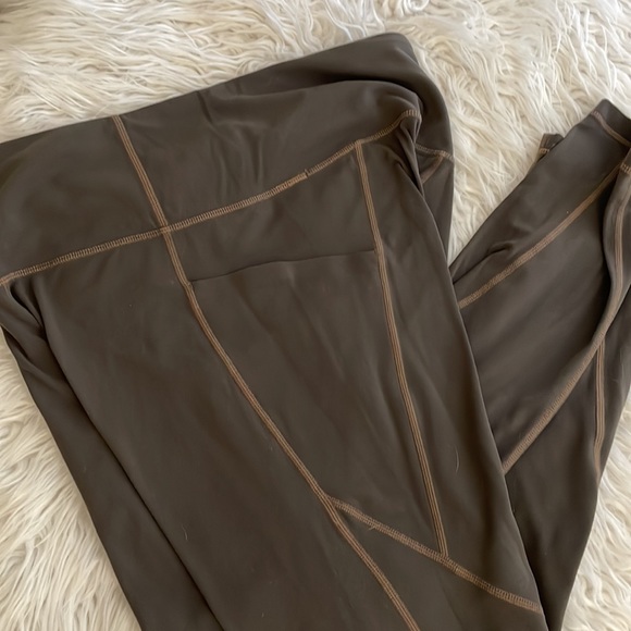 Athleta leggings size large - Picture 4 of 6